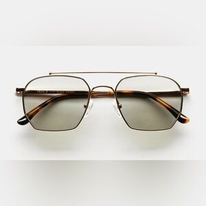 NWT Vehla Bowie Sunglasses in Gold/Graphite